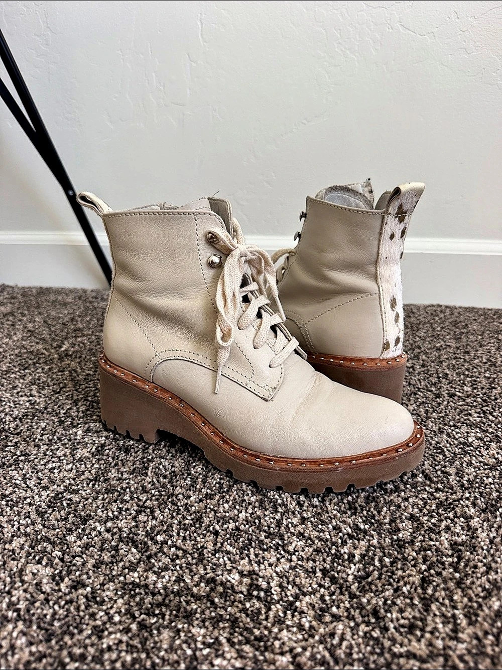 Dolce Vita Hinto Combat Boot Women's US 8.5 Cream & Brown